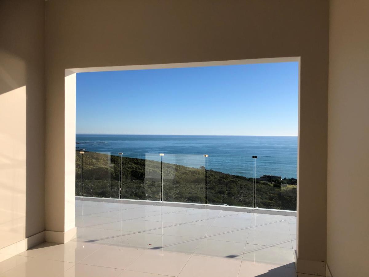 Camps Bay Blue Self-Catering Studios ケープタウン エクステリア 写真
