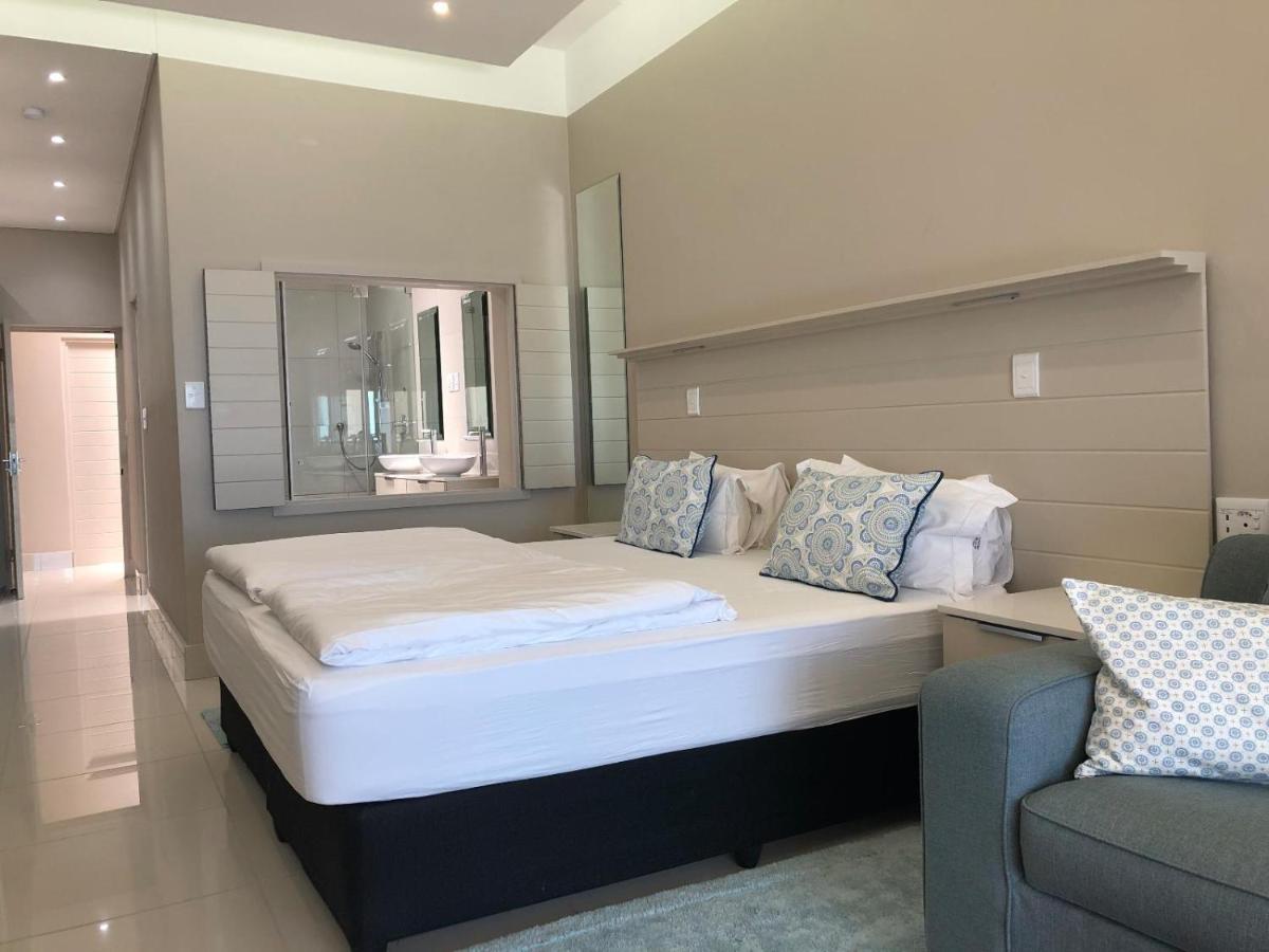 Camps Bay Blue Self-Catering Studios ケープタウン エクステリア 写真
