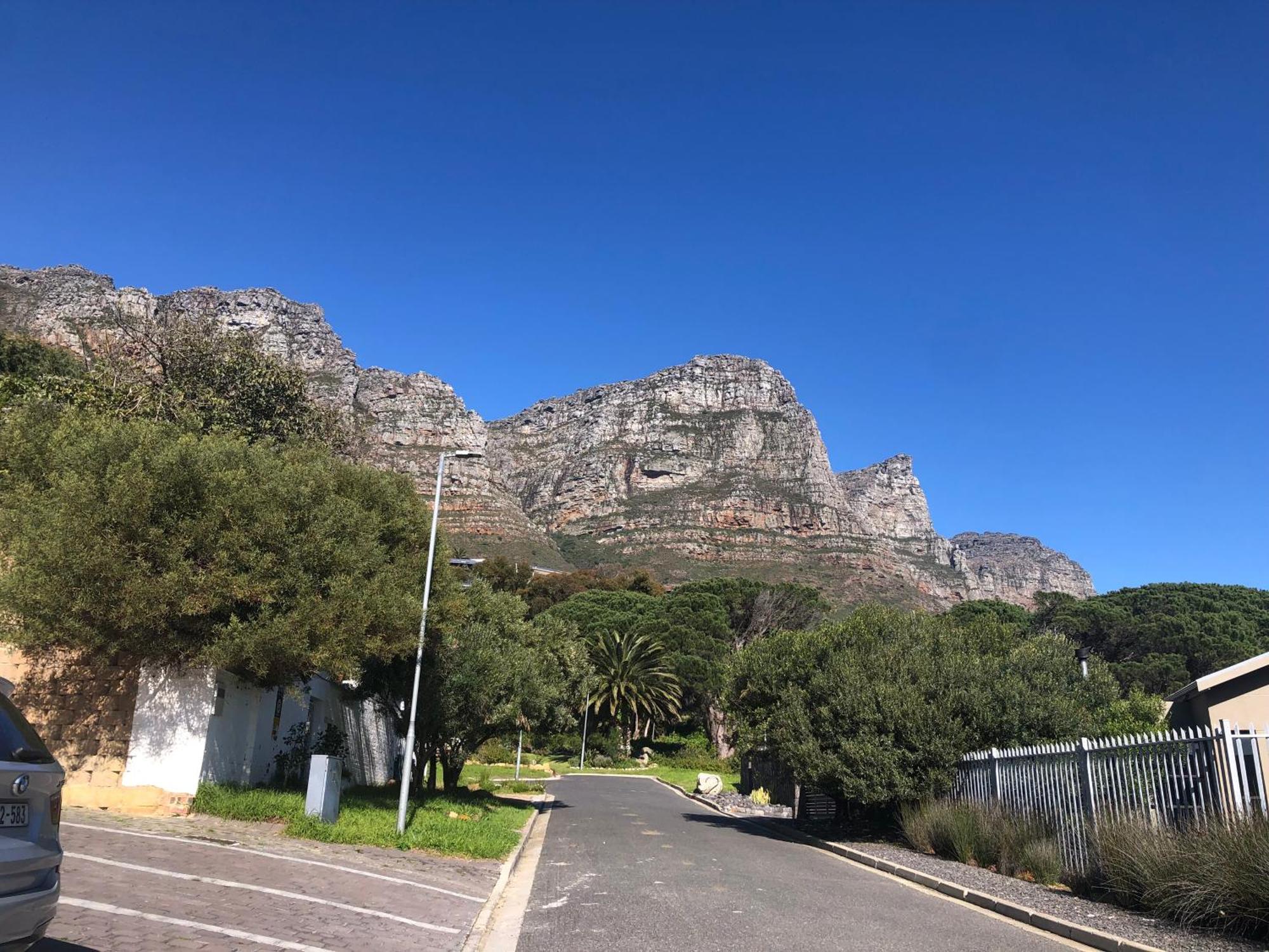 Camps Bay Blue Self-Catering Studios ケープタウン エクステリア 写真