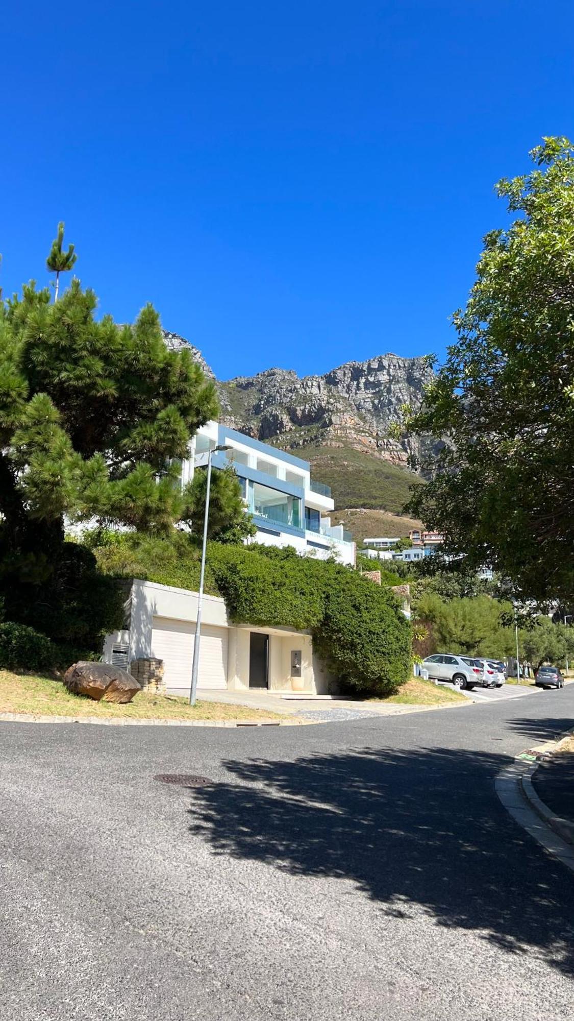 Camps Bay Blue Self-Catering Studios ケープタウン エクステリア 写真
