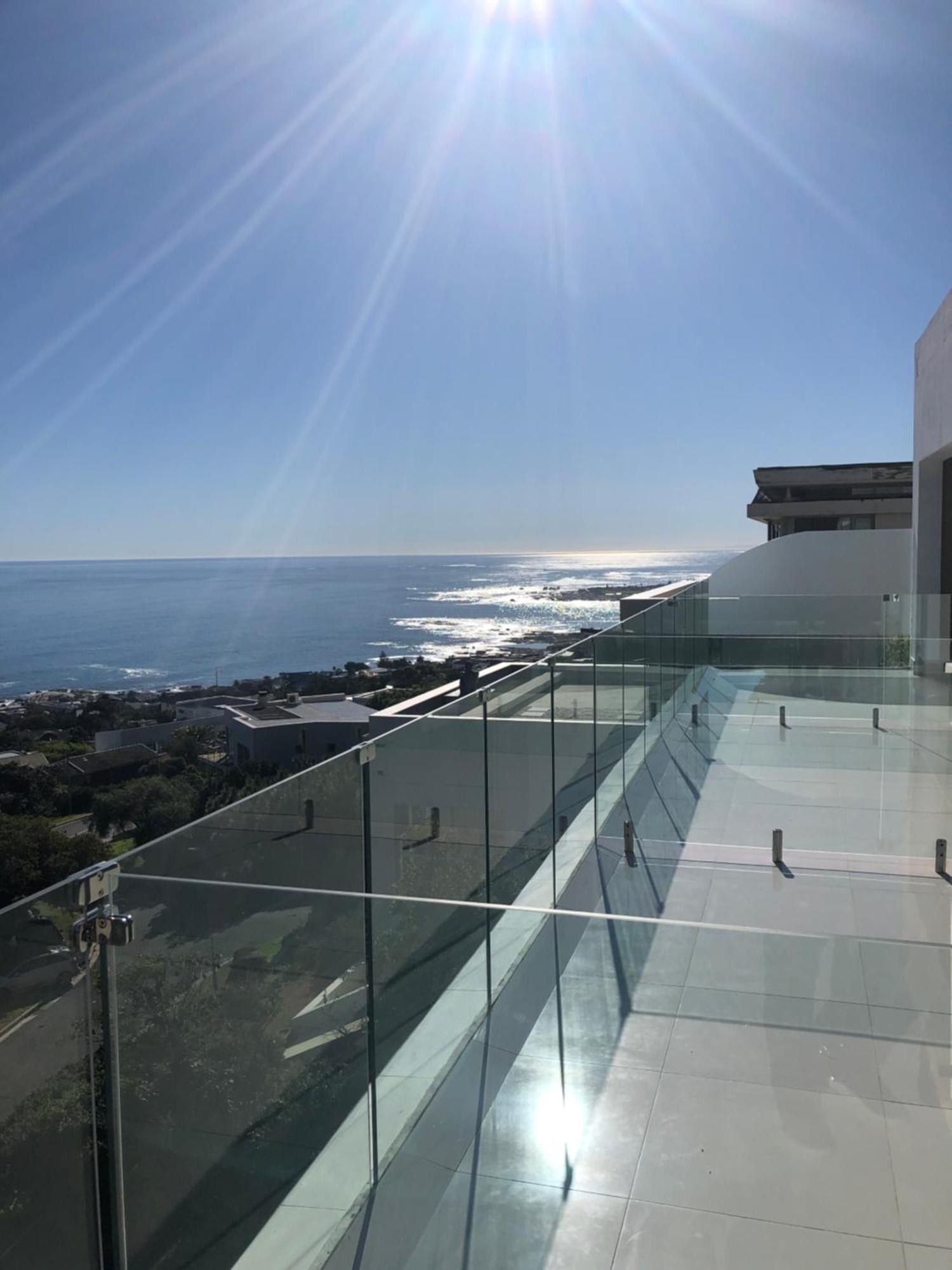 Camps Bay Blue Self-Catering Studios ケープタウン エクステリア 写真