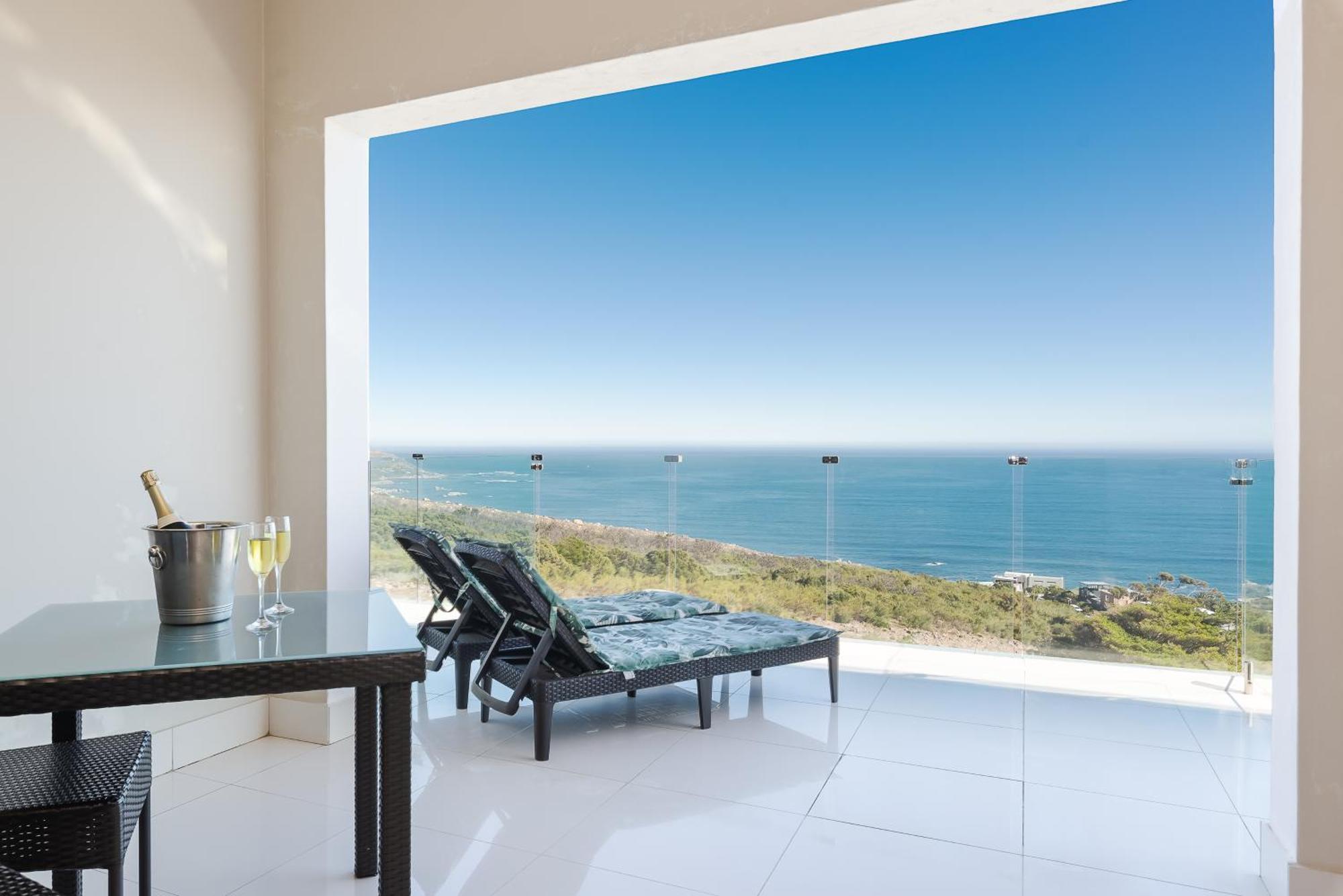 Camps Bay Blue Self-Catering Studios ケープタウン エクステリア 写真