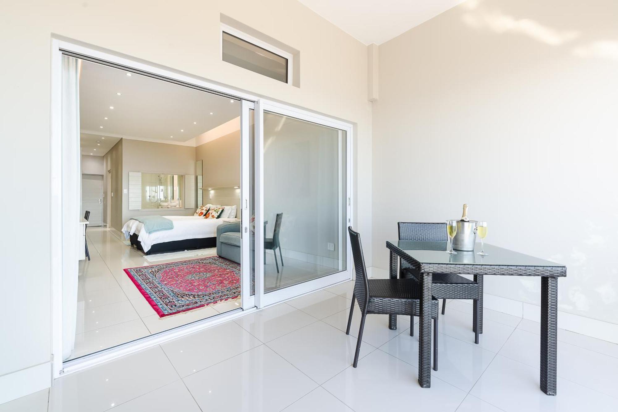 Camps Bay Blue Self-Catering Studios ケープタウン エクステリア 写真