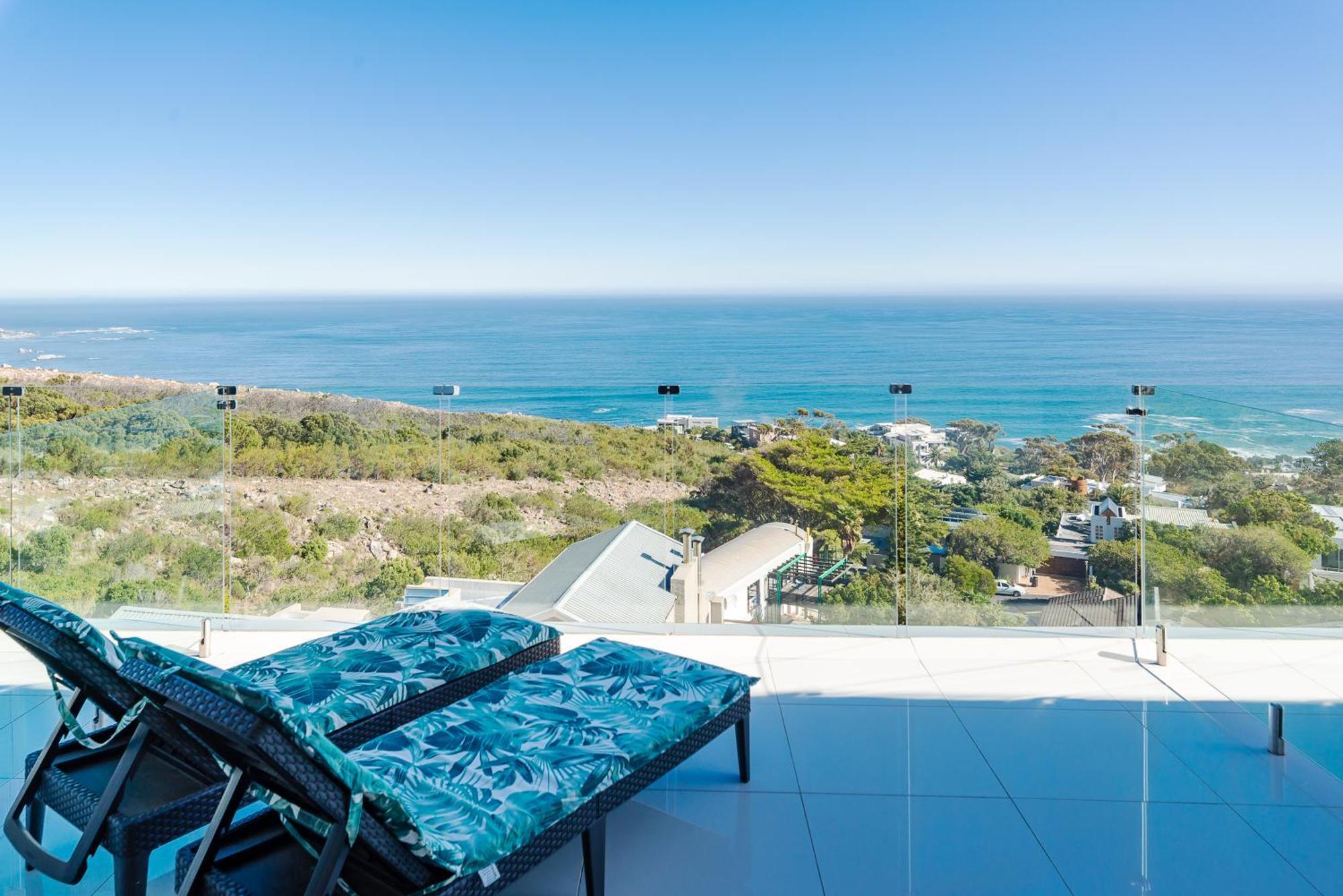 Camps Bay Blue Self-Catering Studios ケープタウン エクステリア 写真