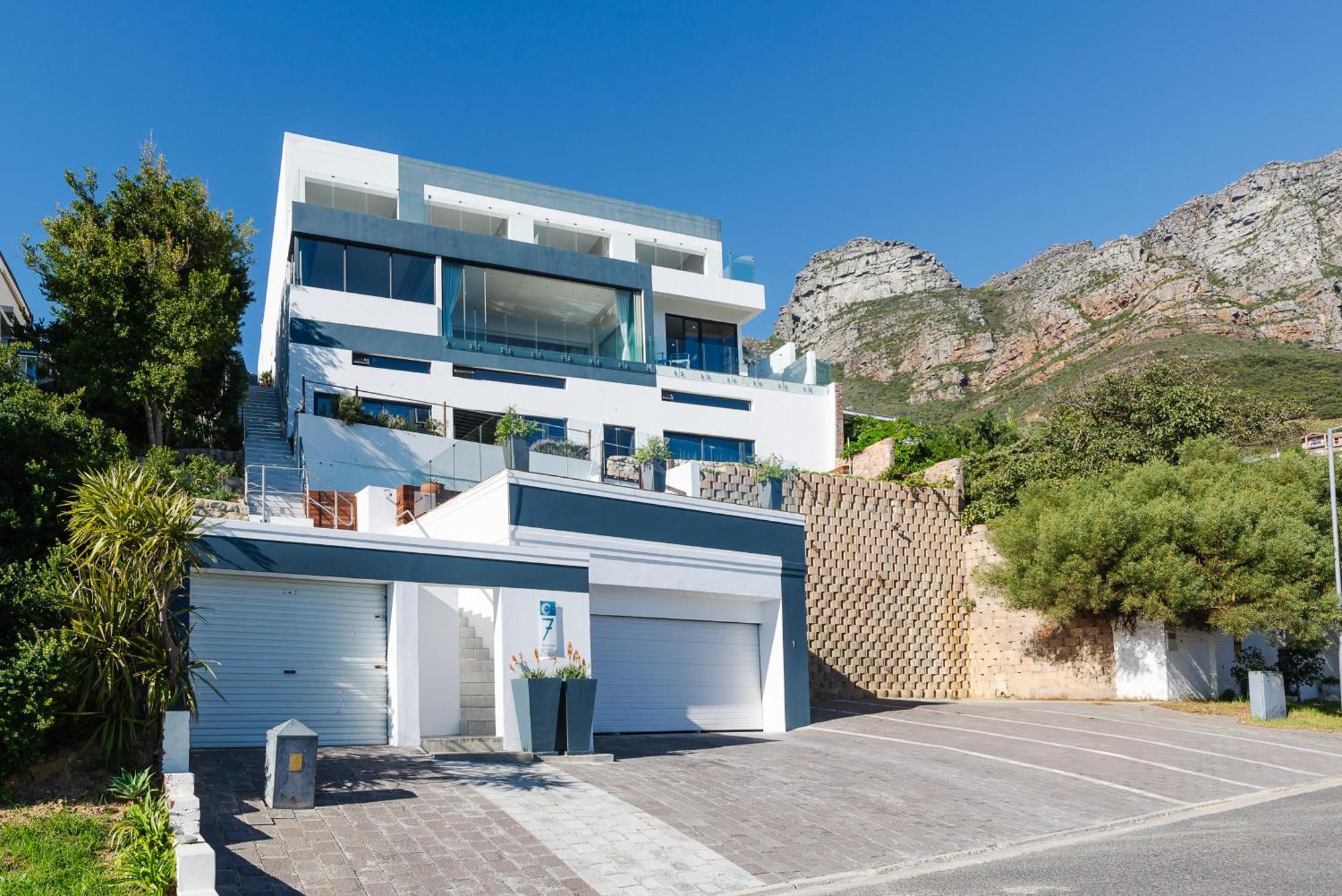 Camps Bay Blue Self-Catering Studios ケープタウン エクステリア 写真